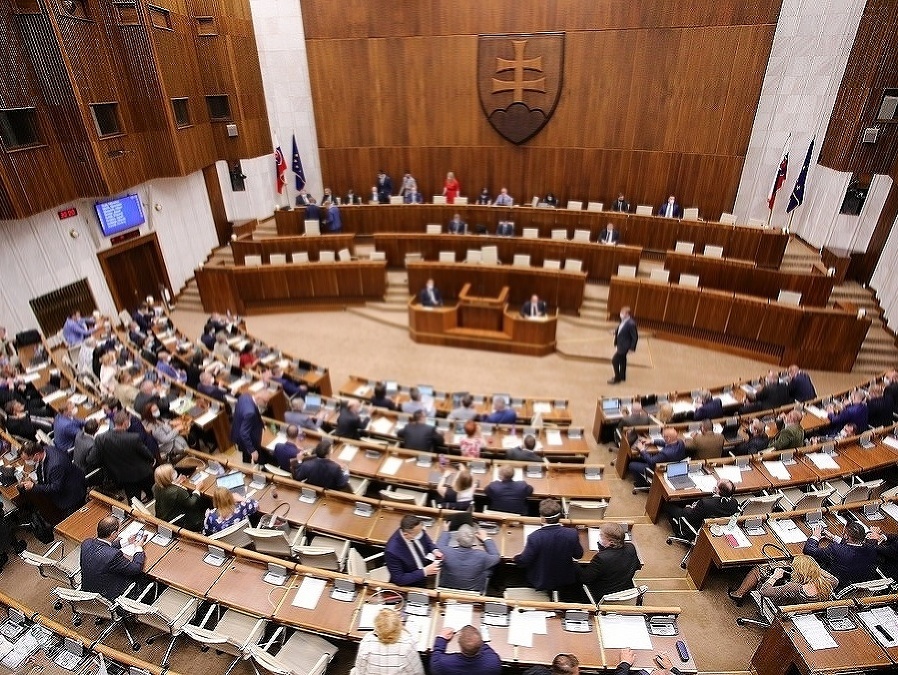 Parlament konečne hlasoval o programovom vyhlásení vlády