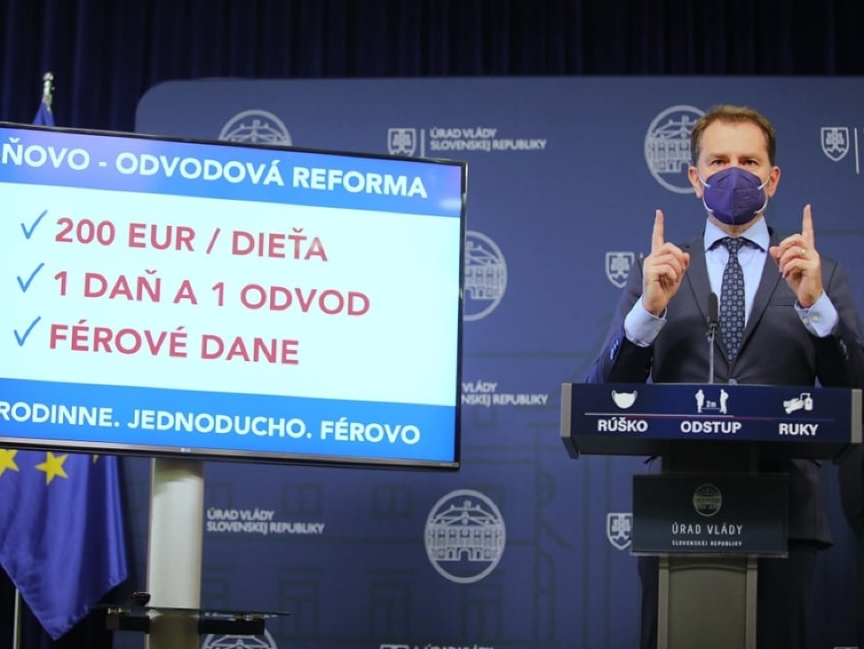 Igor Matovič predstavuje jediný slide svojej daňovo-odvodovej reformy.