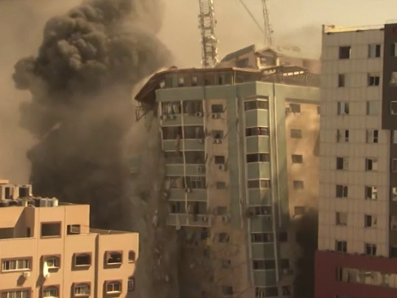 Izrael zaútočil na budovu, v ktorej sídlili tlačové agentúry, medzi inými aj americká AP.