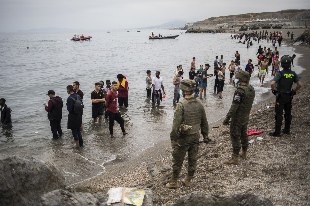 Na územie Ceuty vstúpilo ilegálne v pondelok zhruba 6000 migrantov