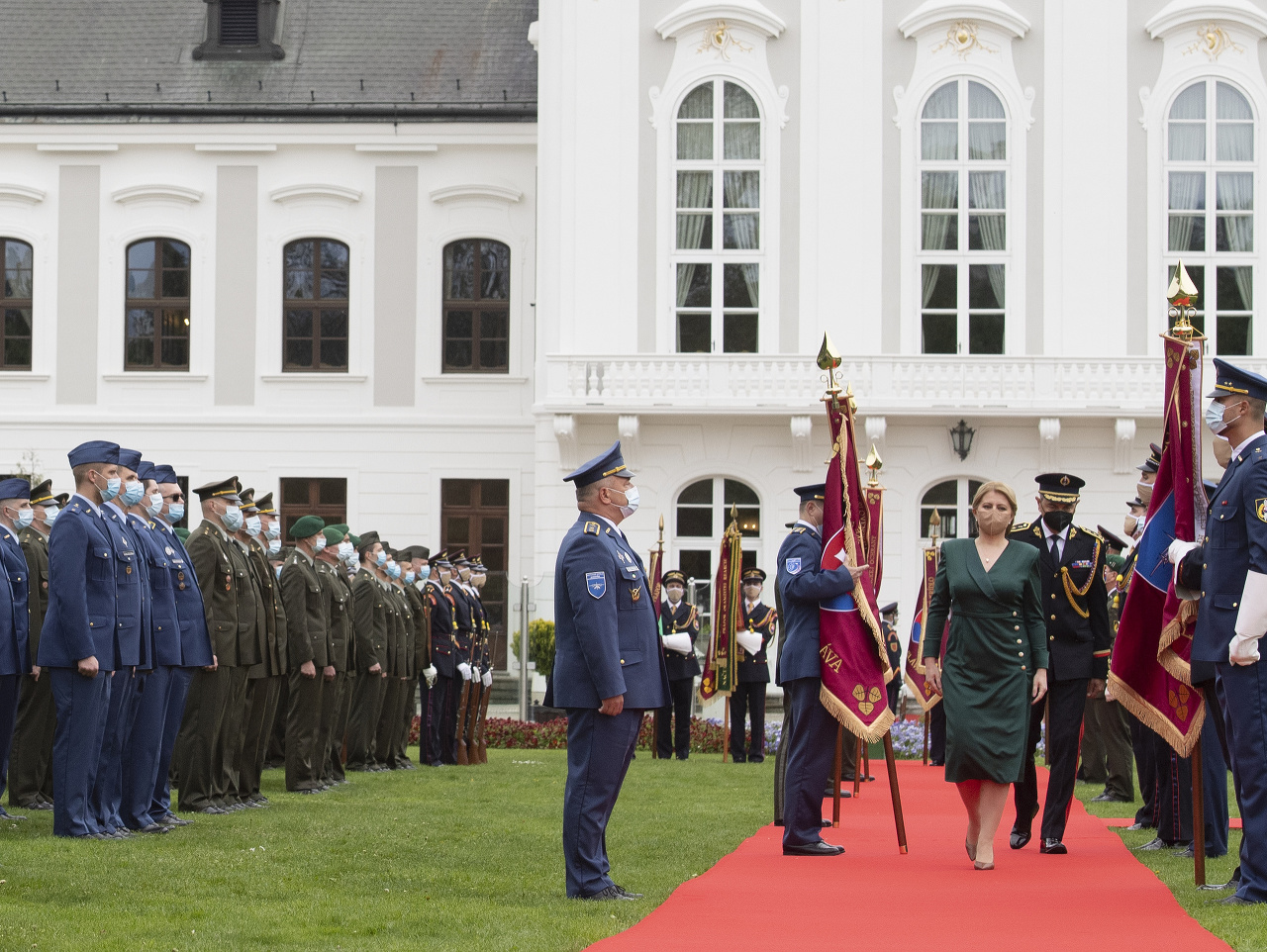 Prezidentka zapožičala piatim oddielom bojovú zástavu