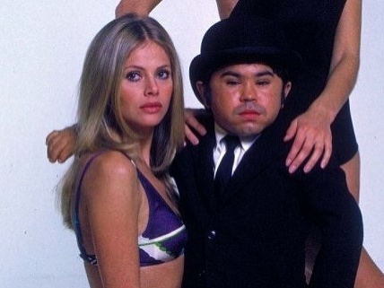 Britt Ekland ako krásna Bond girl. 