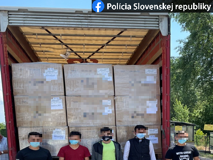 Polícia objavila v návese tureckého kamióna piatich cudzincov