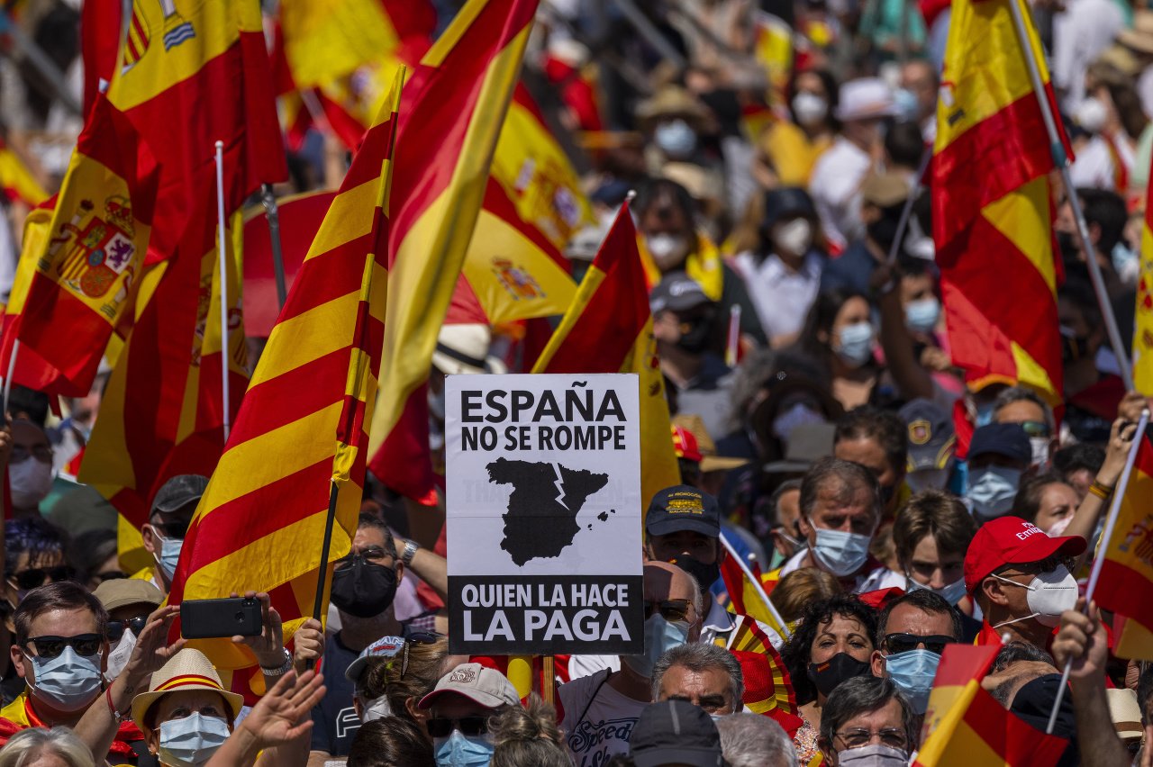 V Španielsku ľudia protestovali proti milosti pre katalánskych separatistov