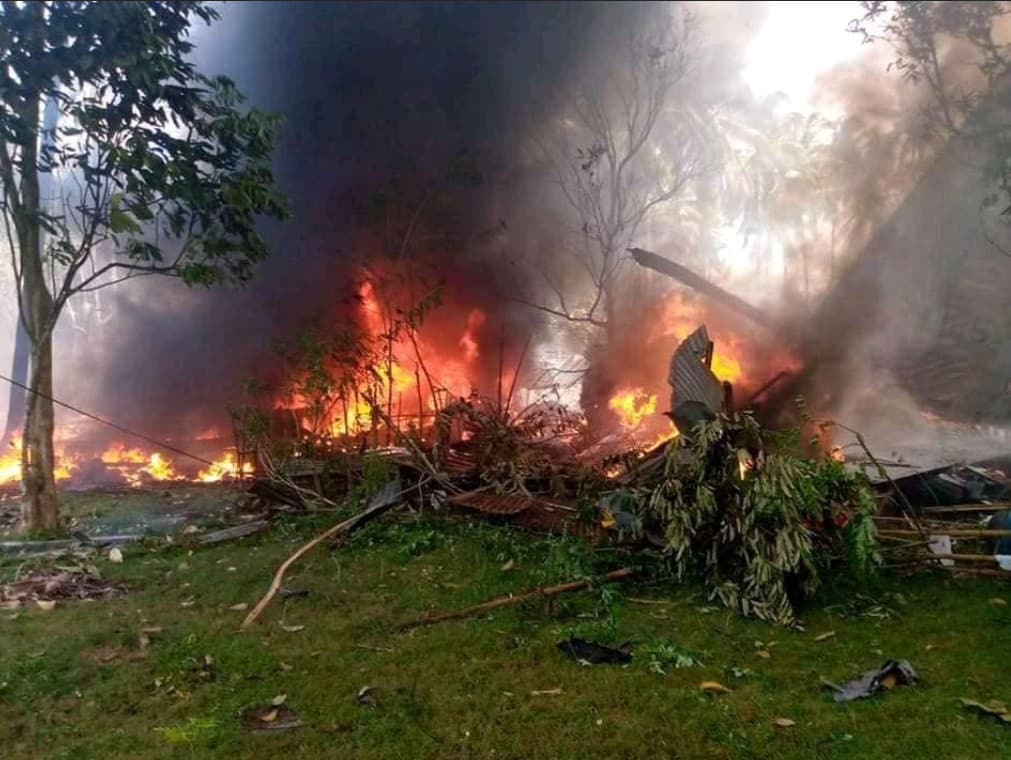  Na juhu Filipín sa zrútilo vojenské lietadlo