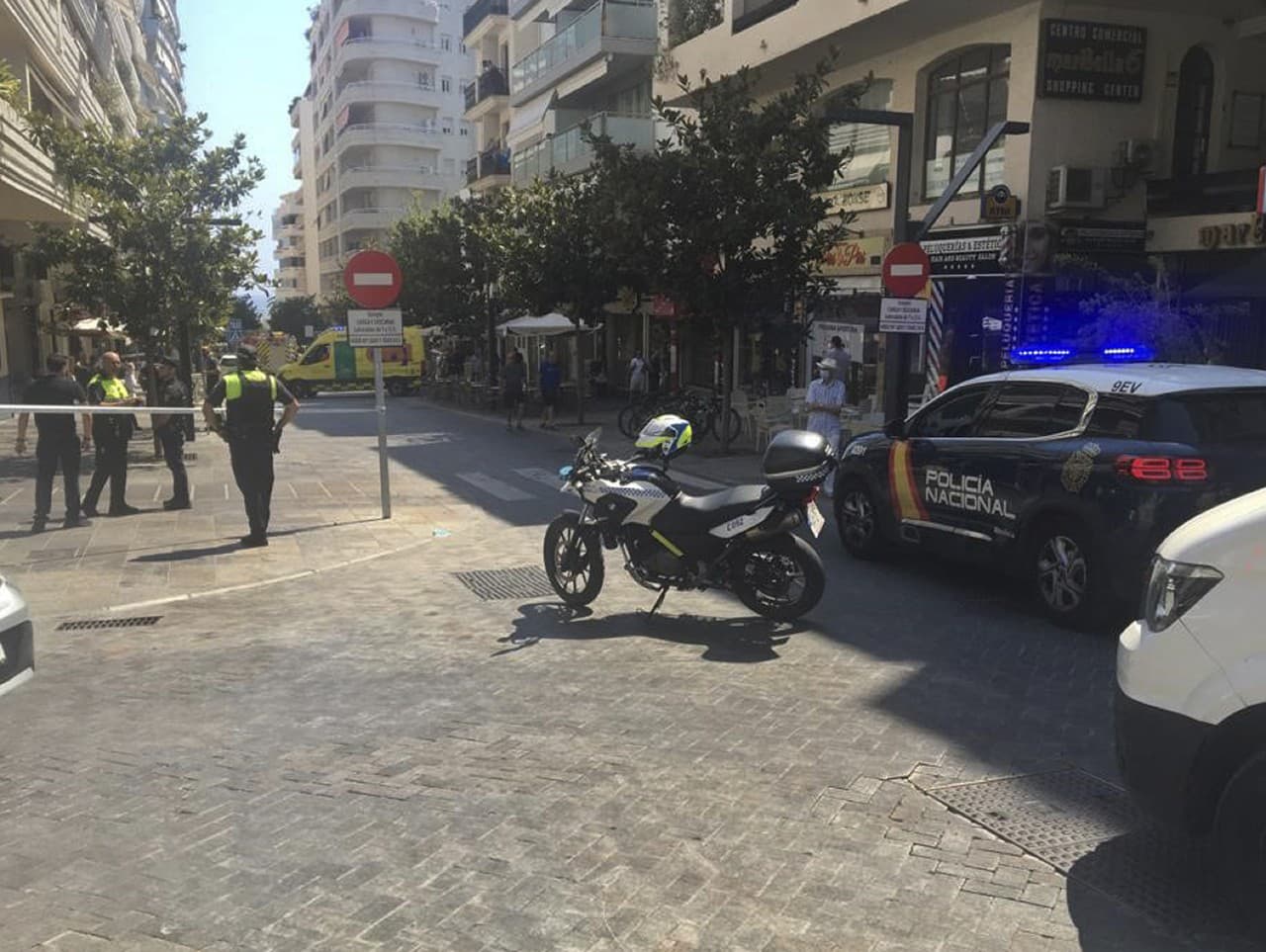  V meste Marbella vrazilo motorové vozidlo do davu na chodníku