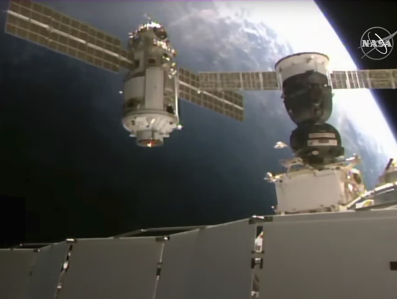 Modul Nauka sa blíži k vesmírnej stanici ISS.