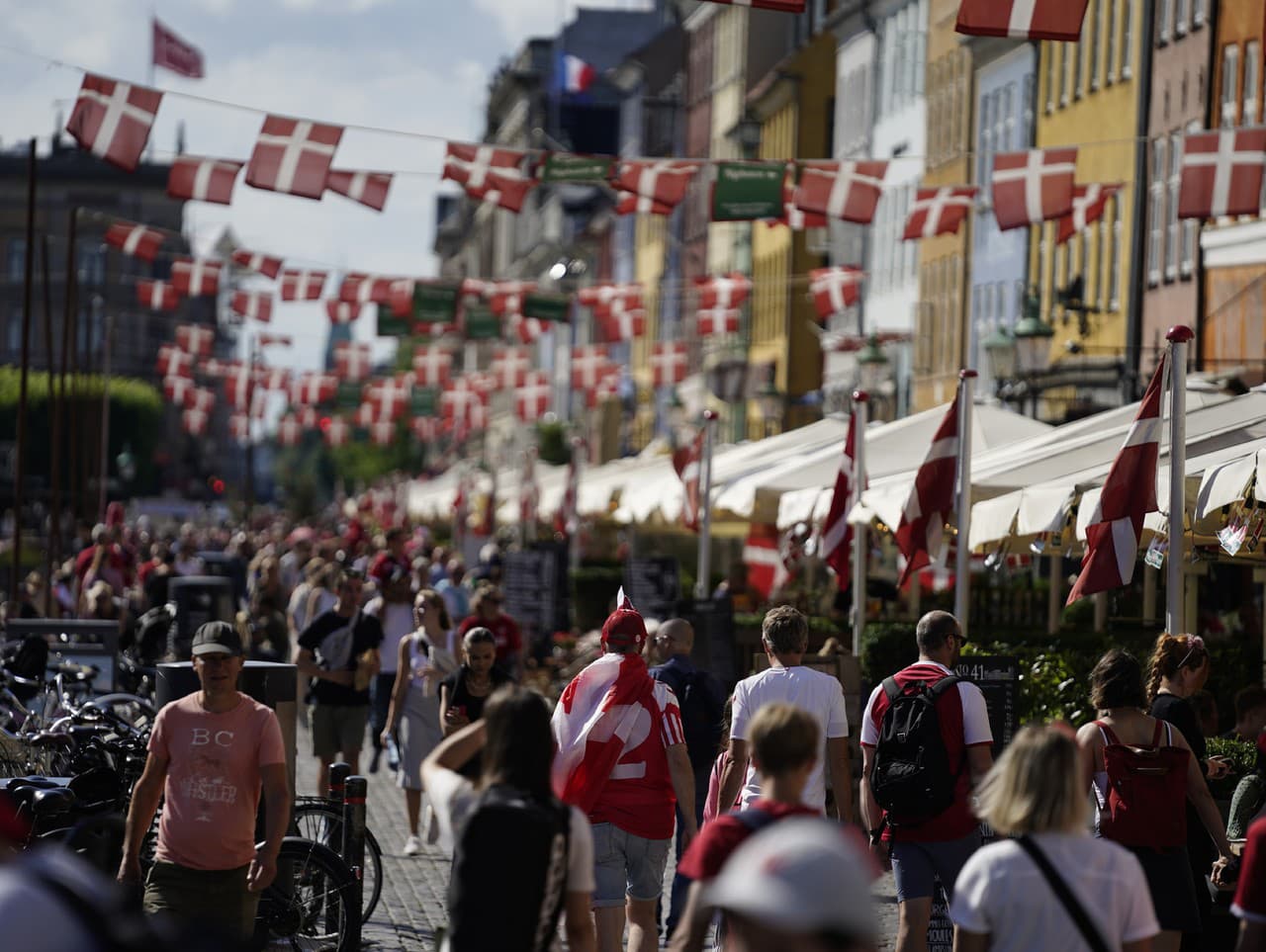 Plné ulice v Dánsku počas Euro 2020.