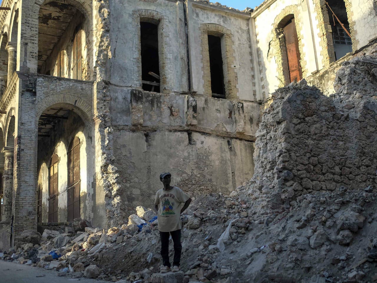 Počet mŕtvych po zemetrasení na Haiti rastie