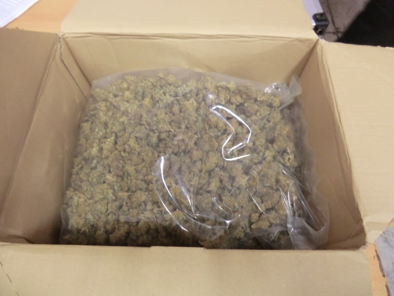 Na žilinskej vyclievacej pošte zachytili balík s vyše 500 gramami marihuany