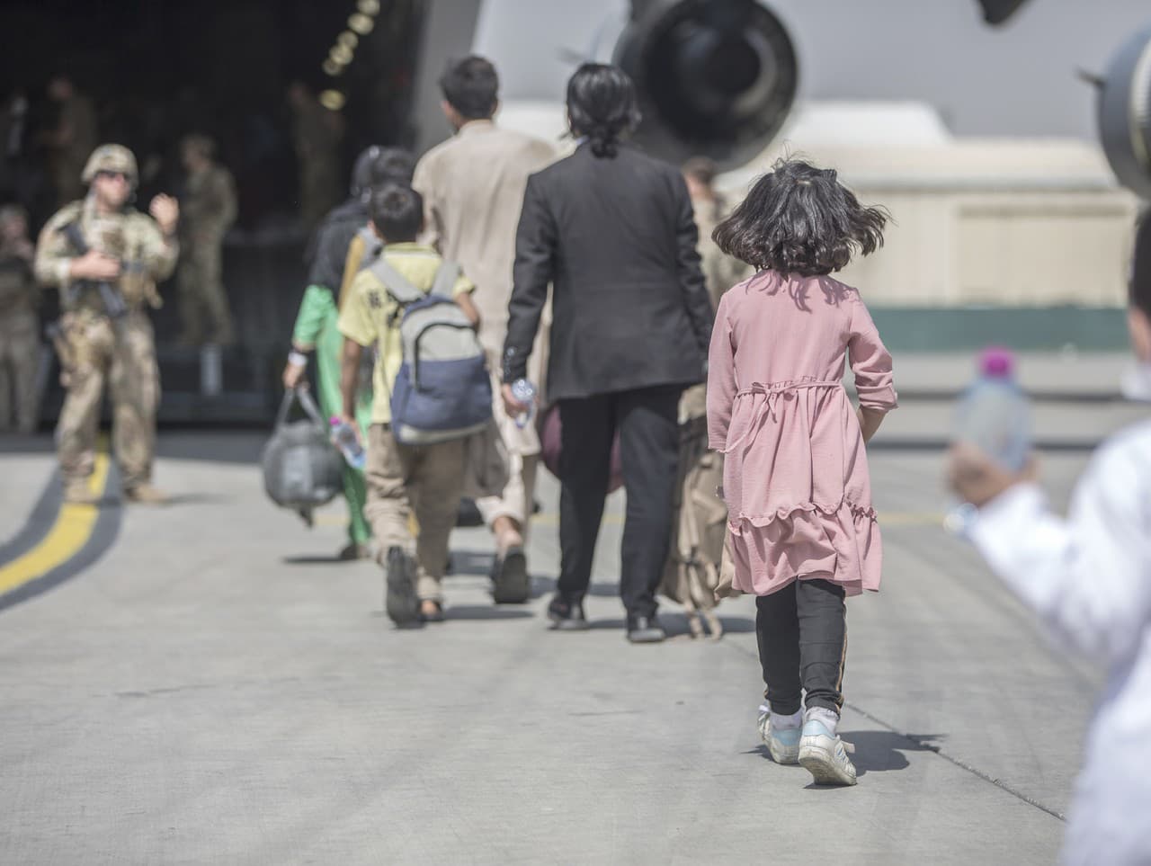 Evakuácia obyvateľov na letisku v Kábule