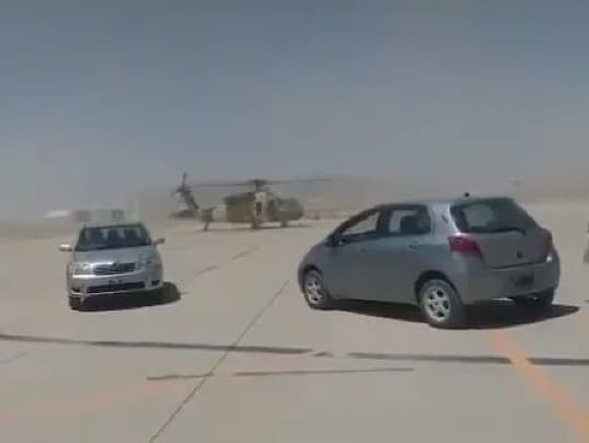 Skúška amerického vrtuľníka na letisku v Kandaháre