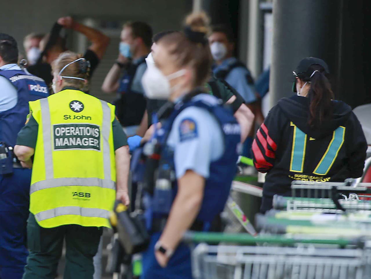 Novozélandská polícia zastrelila páchateľa, ktorý v noci na piatok dobodal v supermarkete na predmestí v Aucklande najmenej šesť ľudí