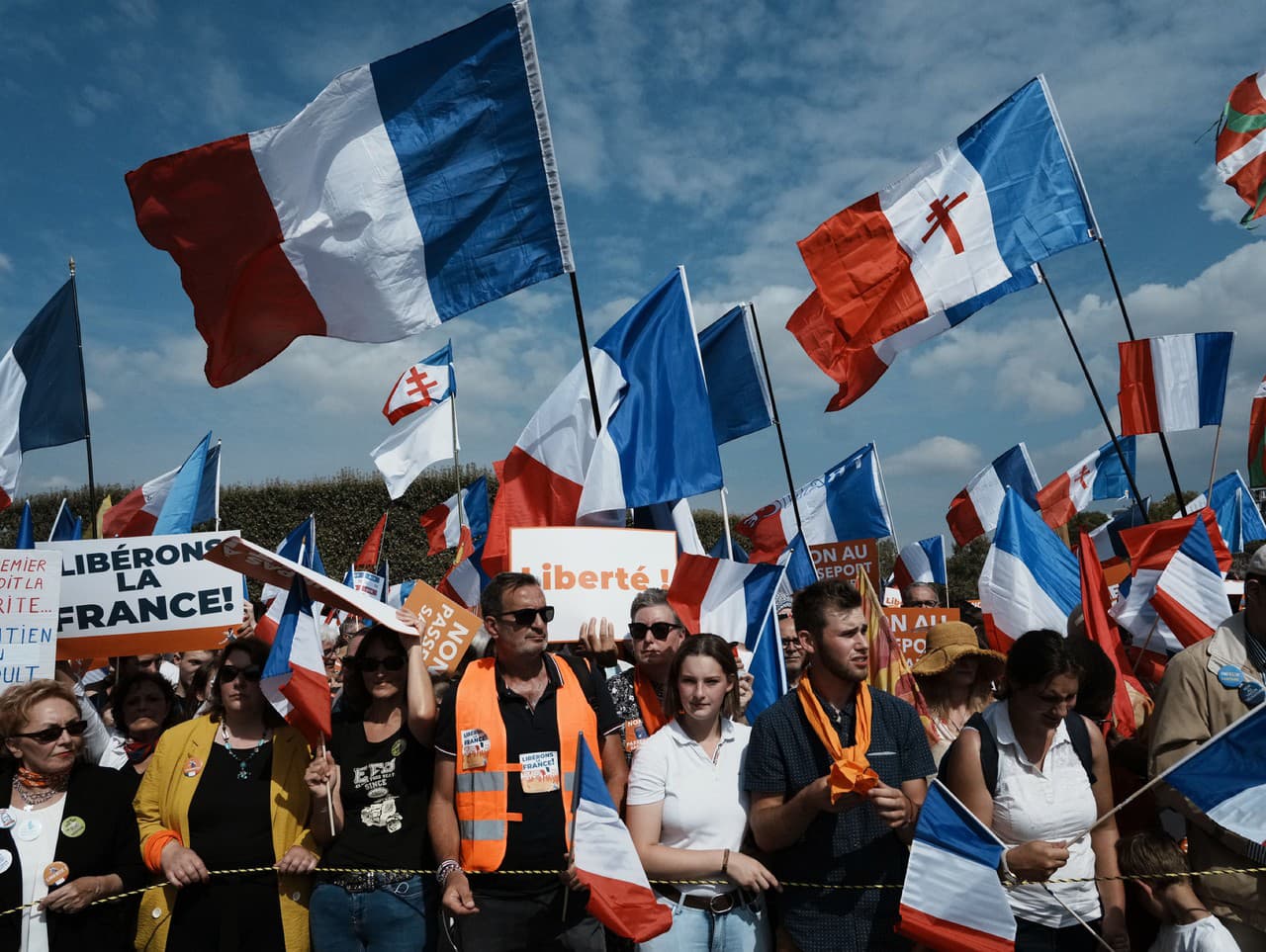 Protesty proti covid opatreniam vo Francúzsku