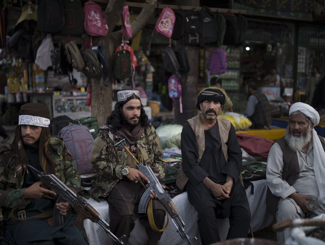 Ľudí z Afganistanu evakuovali po prevzatí moci Talibanom