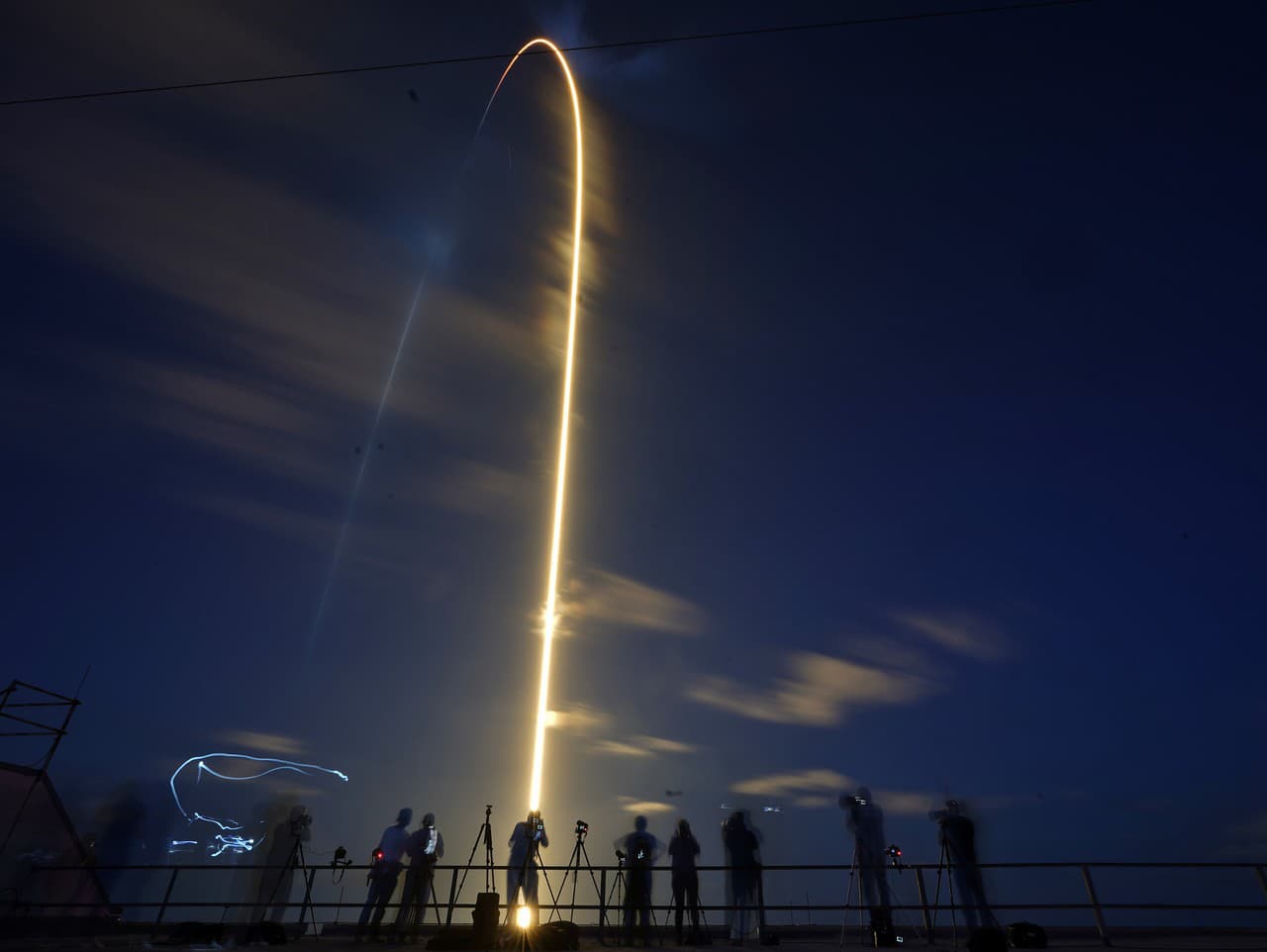 Štart rakety Falcon 9 s vesmírnymi turistami