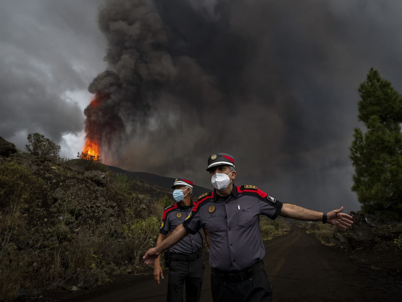 Vulkán Cumbre Vieja stále chŕli lávu, ktoré ohrozuje okolité dedinky