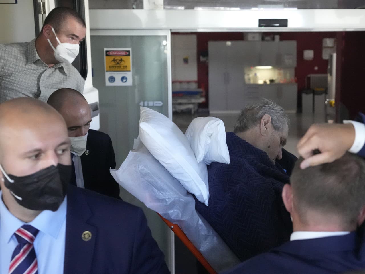 prezident Zeman je už niekoľko dní hospitalizovaný 