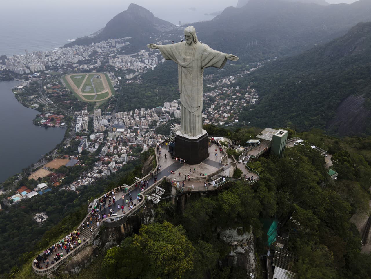 Socha Krista Spasiteľa nad mestom Rio de Janeiro