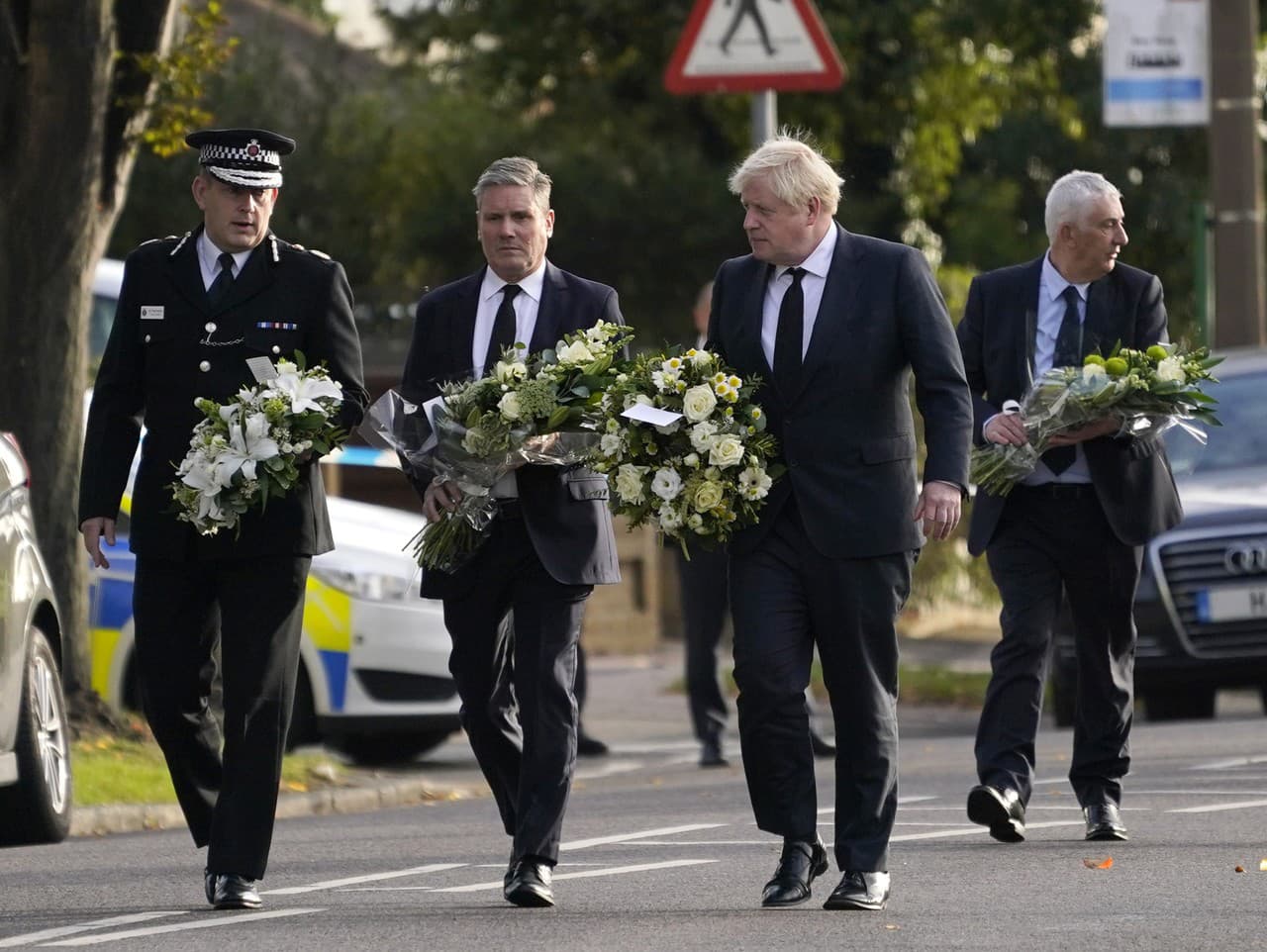 Britský premiér Boris Johnson a viacerí politici si uctili pamiatku Davida Amessa