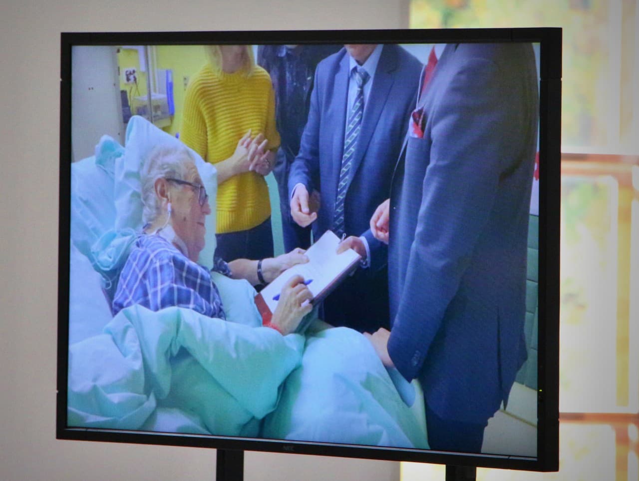 Miloš Zeman na videozázname z nemocnice