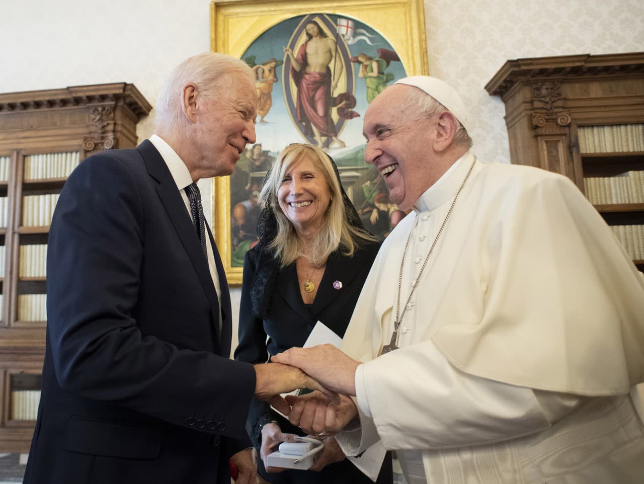 Joe Biden sa vo Vatikáne stretol s pápežom Františkom 