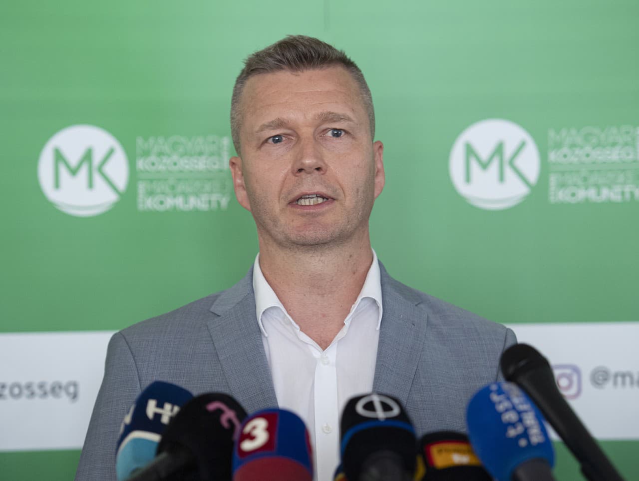 Na snímke predsedovia strán zľava László Sólymos (Most-Híd), Krisztián Forró (Strana maďarskej komunity) a Mózes Szabolcs (Spolupatričnosť) počas brífingu po spoločnom rokovaní 7. augusta 2020 v Bratislave. 