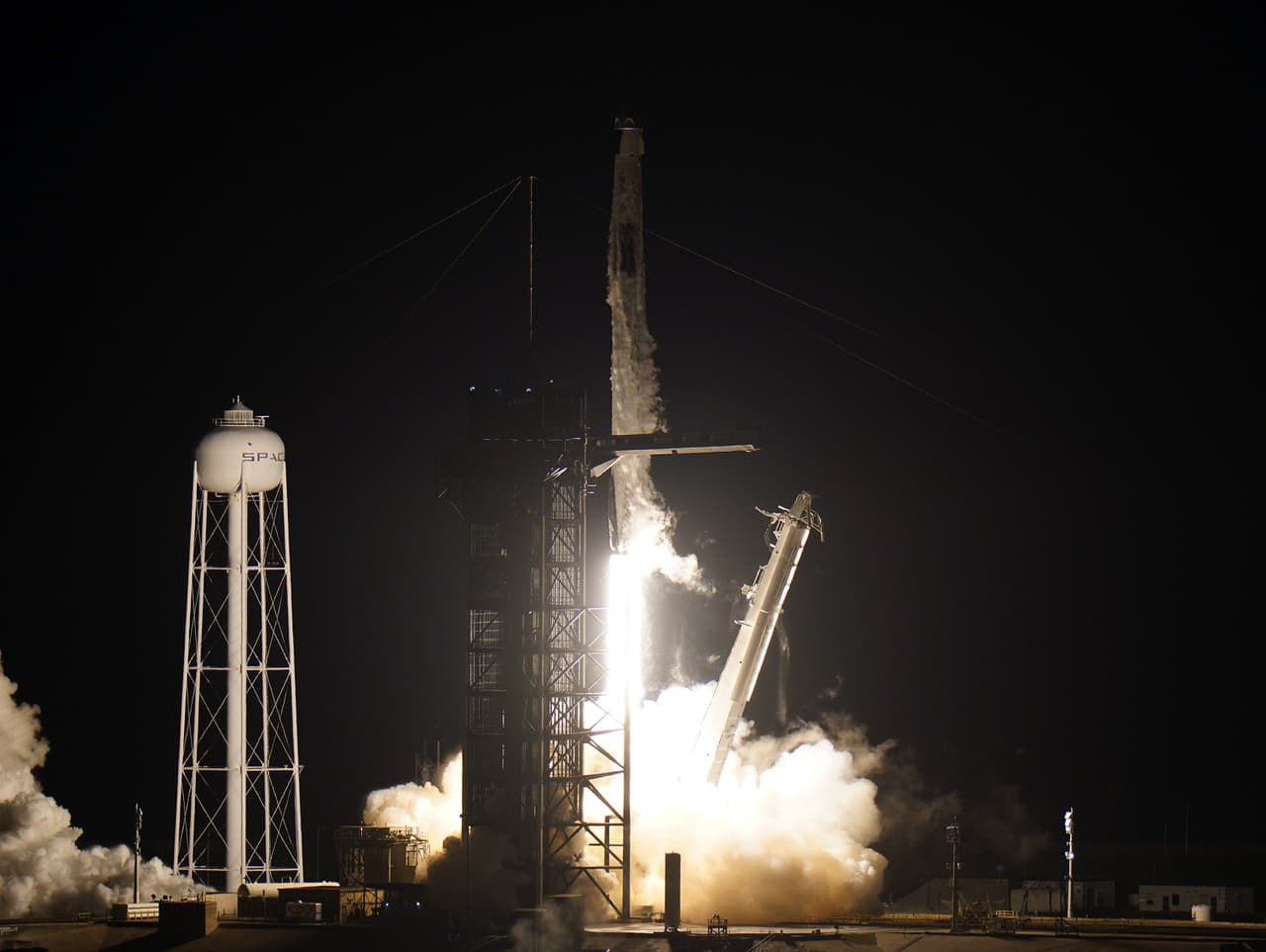 Vzlet Crew Dragon od spoločnosti SpaceX