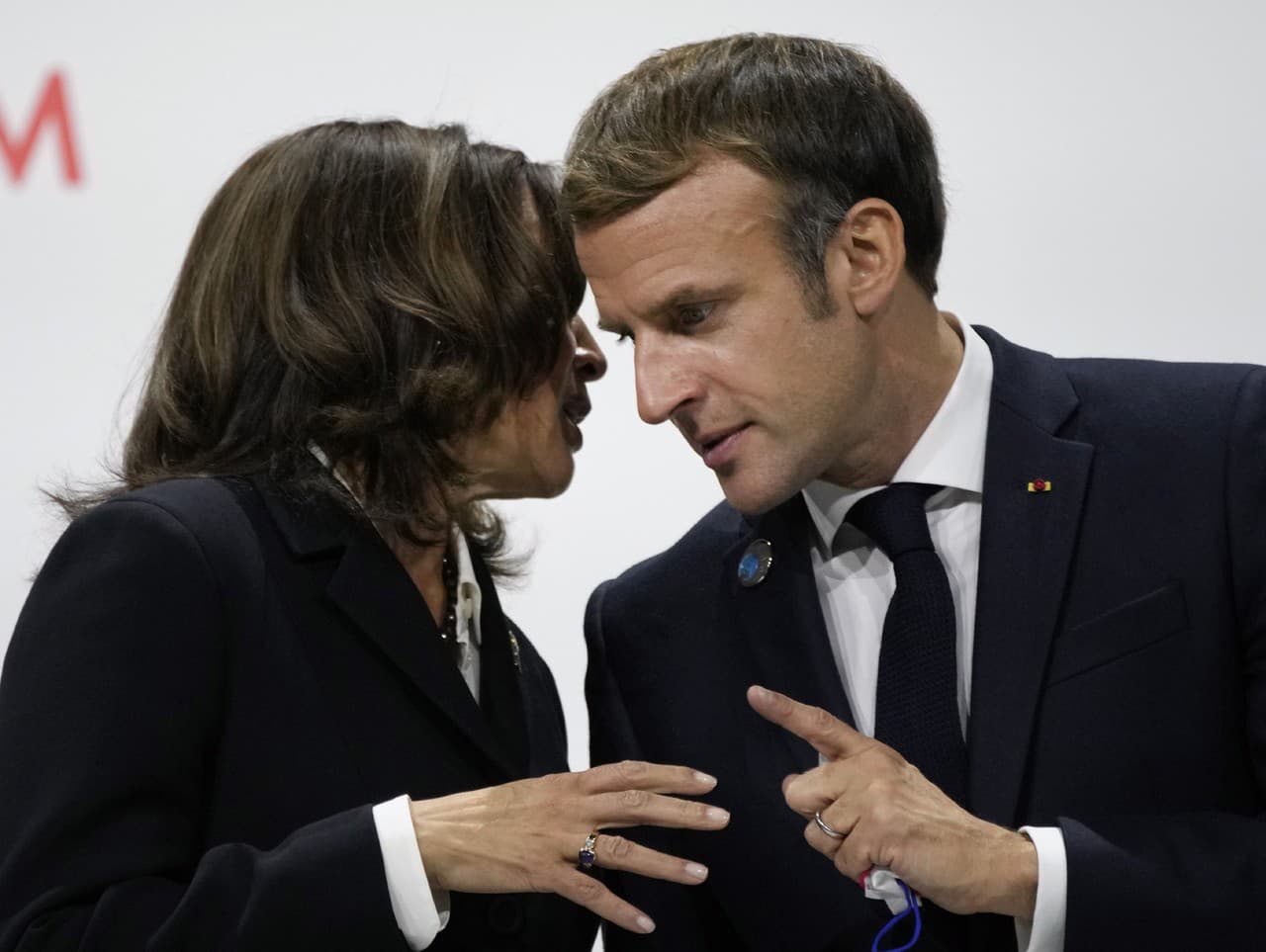 Kamala Harrisová a Emmanuel Macron