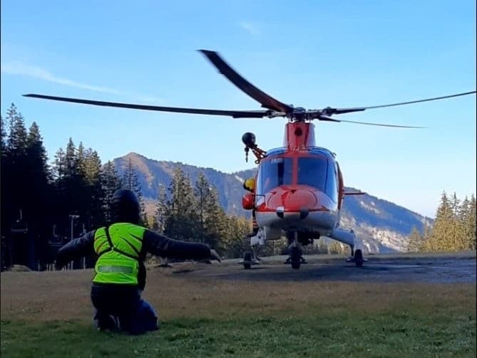 Zranenému turistovi na Poludnici pomáhali horskí záchranári