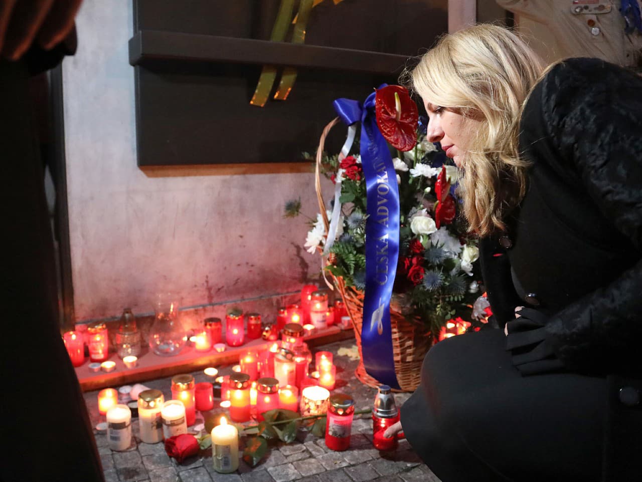 Zuzana Čaputová počas návštevy Prahy položila kvety k pamätníku pri príležitosti stredajšieho štátneho sviatku