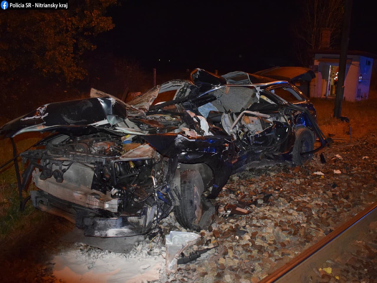 Pri zrážke auta s vlakom zahynula 48-ročná vodička