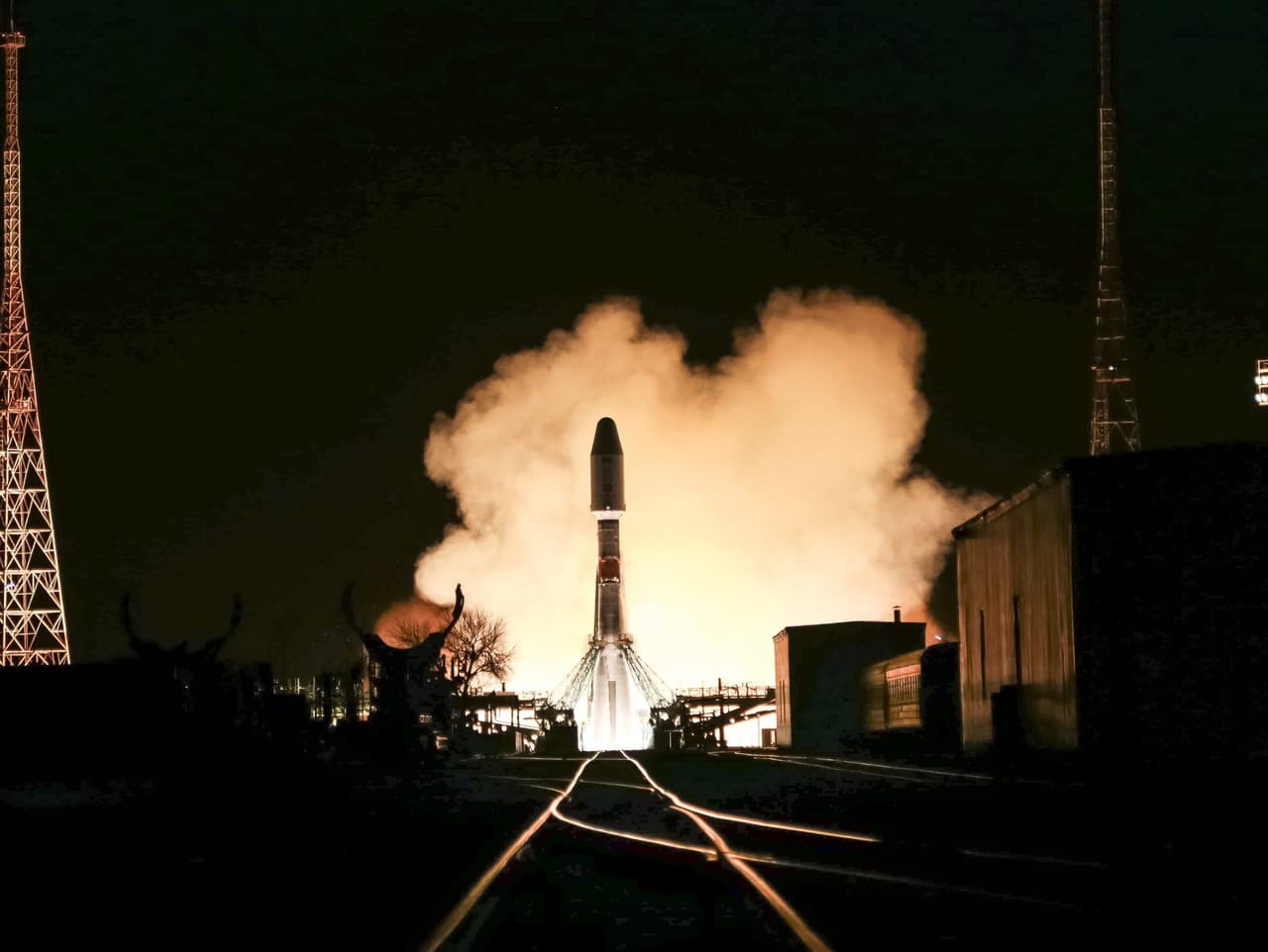 Štart ruskej rakety Sojuz z kozmodrómu Bajkonur