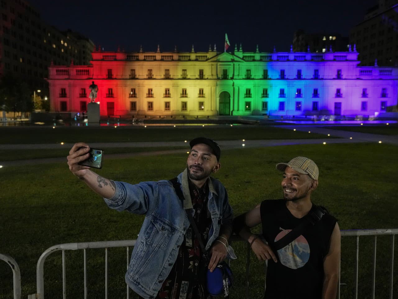 Homosexuálne páry oslavovali prijatie zákona