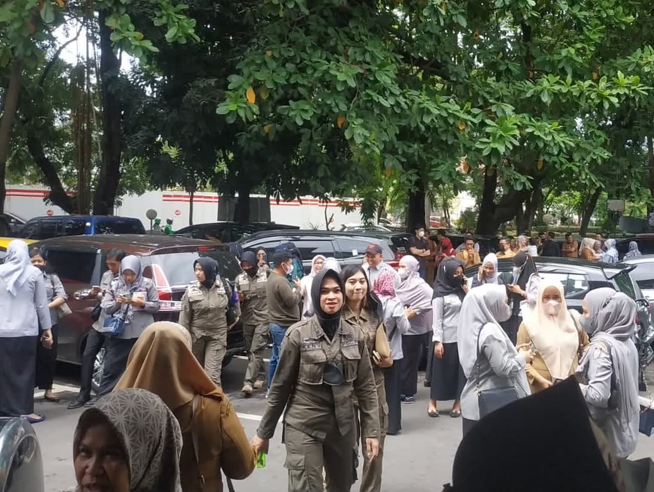 Ľudí museli evakuovať z budov 