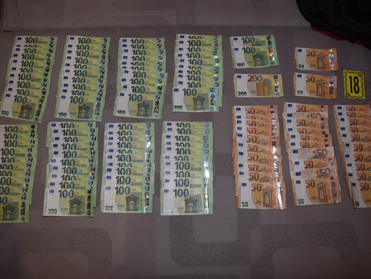 Polícia zaistila okrem drog viac ako 10-tisíc eur