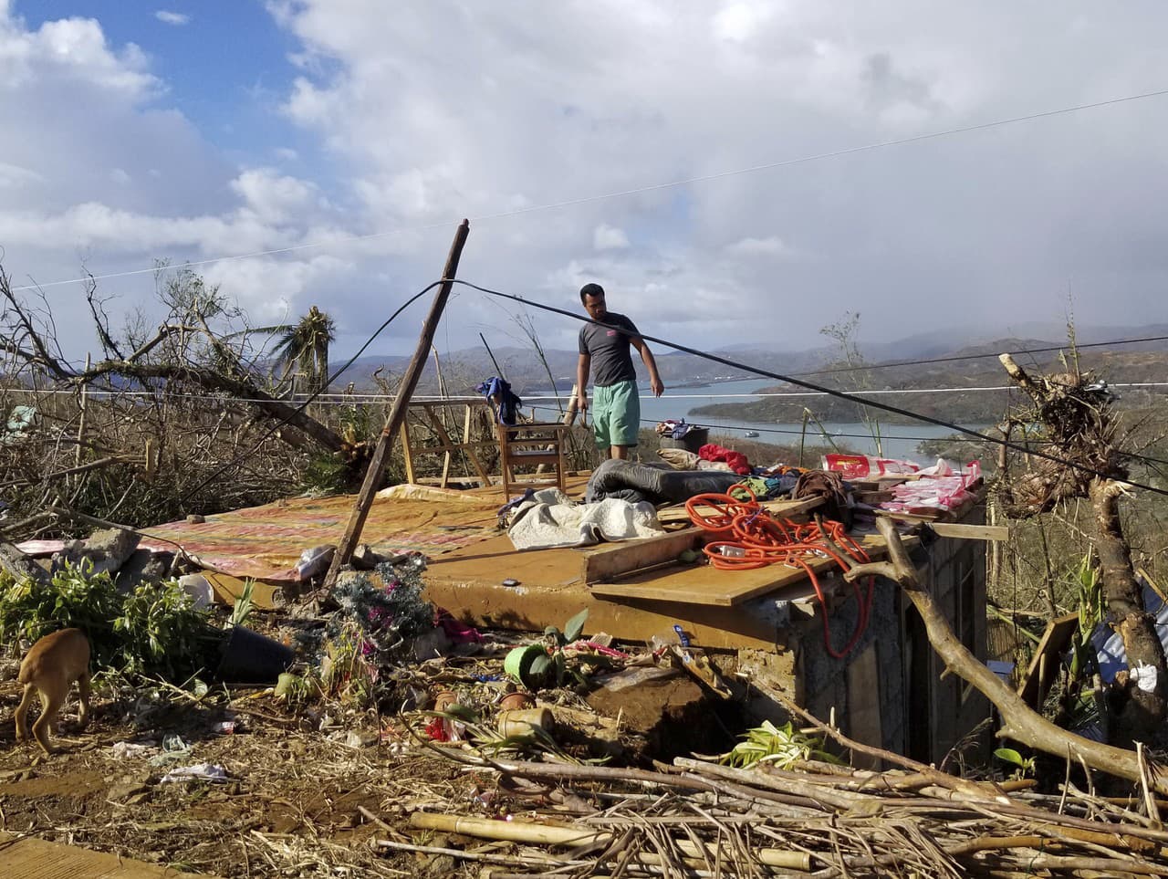 Tajfún zničil množstvo príbytkov