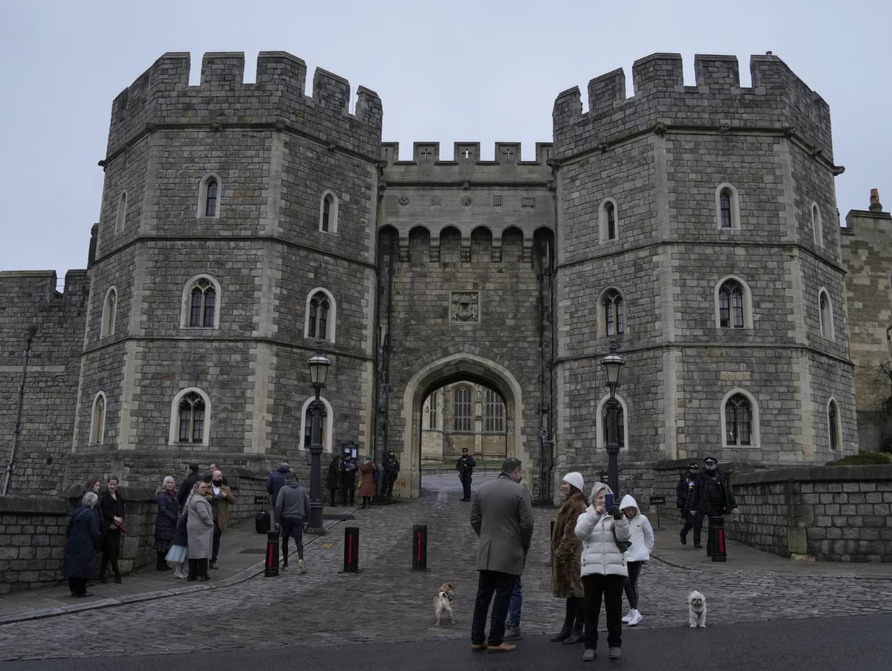 Kráľovná Alžbeta II. trávi tohtoročné vianočné sviatky z dôvodu pokračujúcej koronavírusovej pandémie vo Windsore