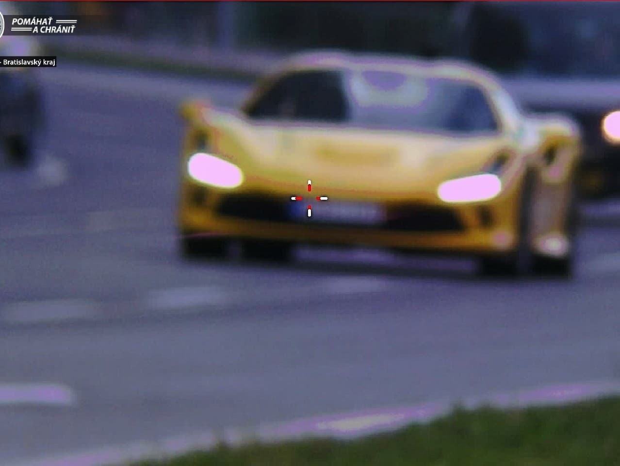 Vodič na Ferrari sa preháňal ulicami Bratislavy