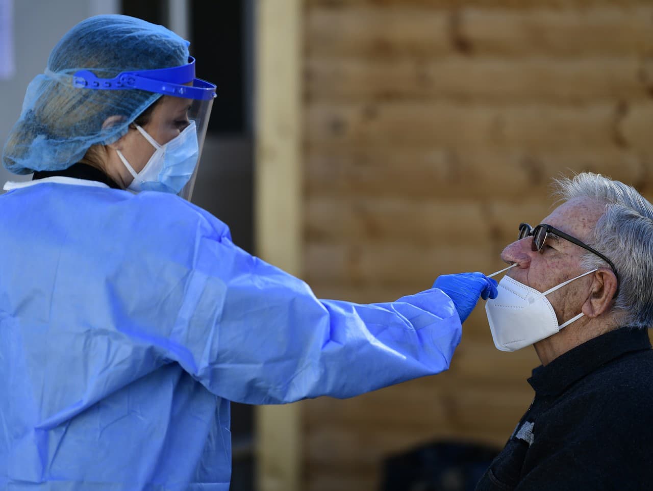 Prípady nákazy koronavírusom v Grécku prudko stúpli