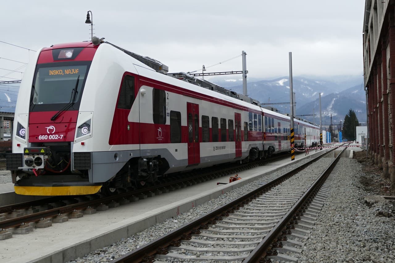 ZSSK predstavila nový vlak pre TSK a ZSK