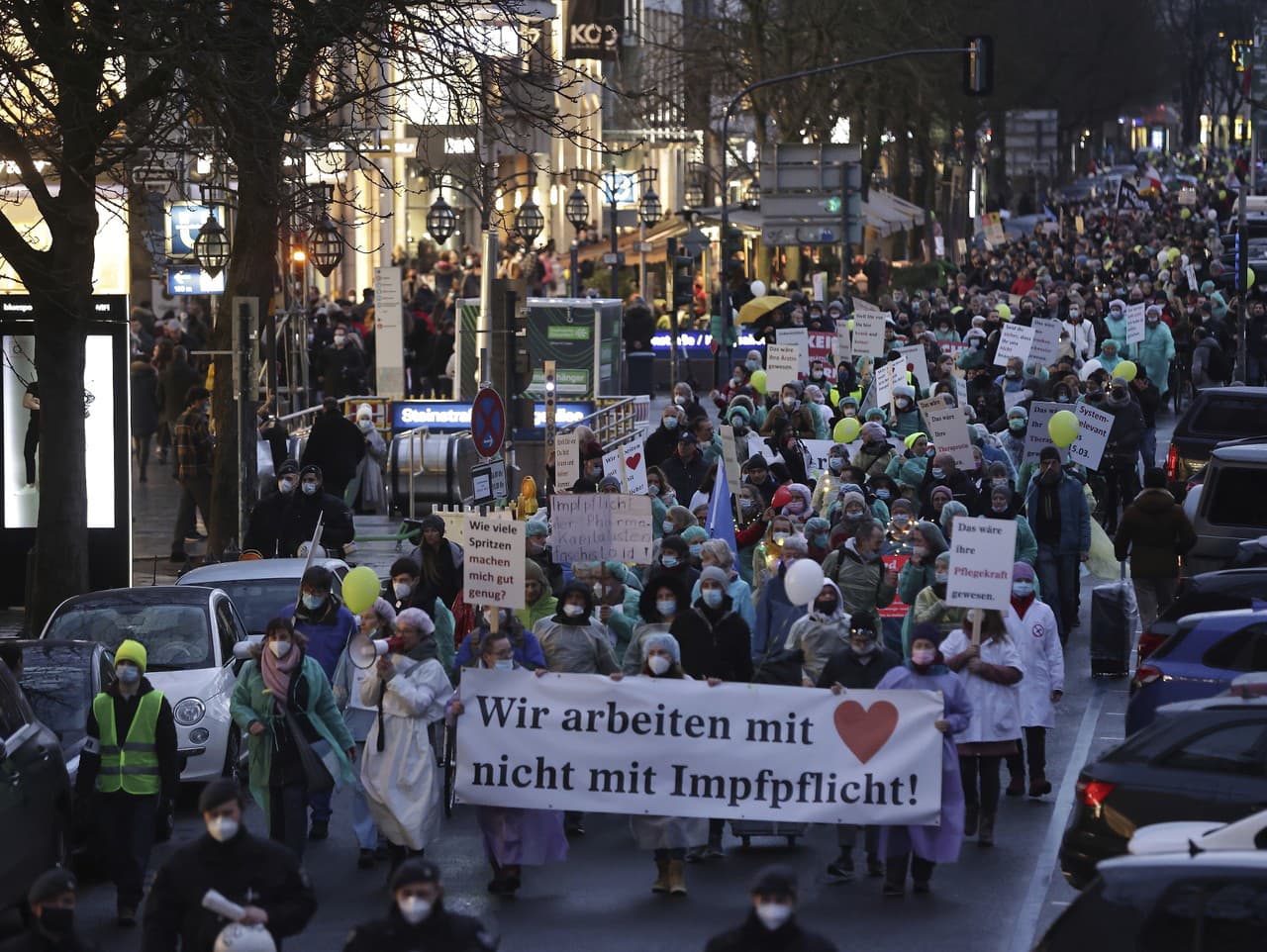 Vo viacerých nemeckých mestách sa v sobotu konali protipandemické demonštrácie
