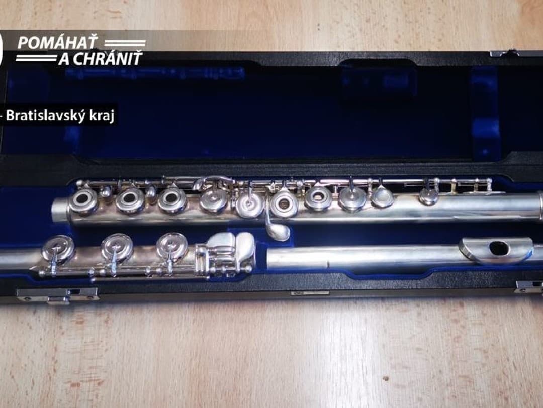 Muž cez inzerát predával flautu nájdenú vo vlaku