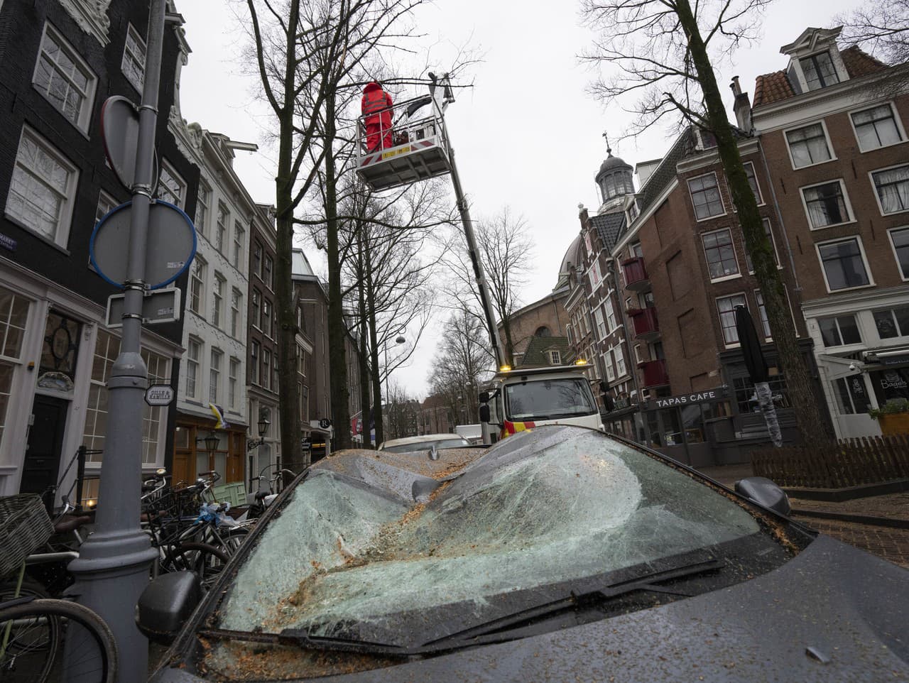Silná víchrica spôsobila škody aj v Amsterdame