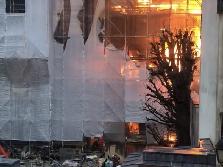 Požiar v budove Orsay
