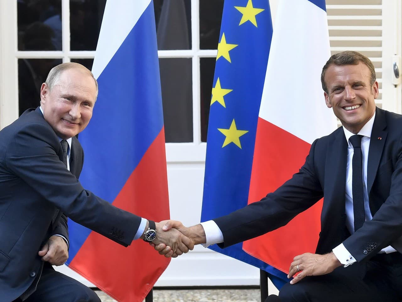 Francúzsky prezident Emmanuel Macron a ruský prezident Vladimir Putin