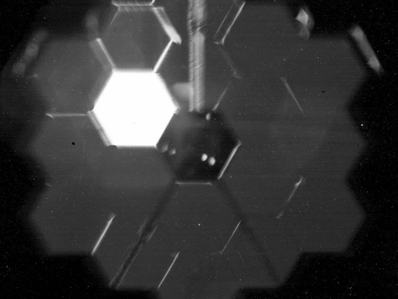 NASA v piatok 11. februára 2022 zverejnil prvé snímky, ktoré urobil kozmický ďalekohľad Jamesa Webba