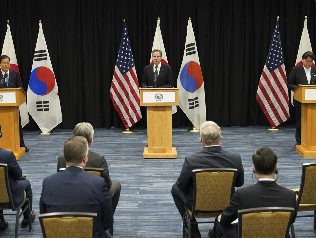 Ministri zahraničných vecí Japonska, USA a Južnej Kórey