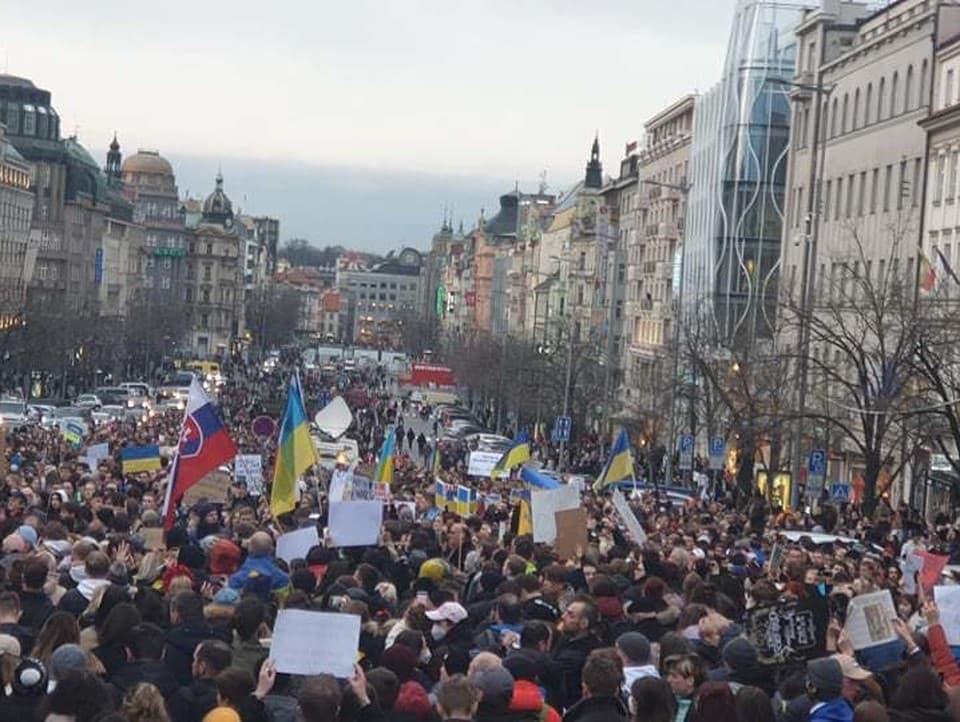 Protest proti vojne na Ukrajine v Prahe.