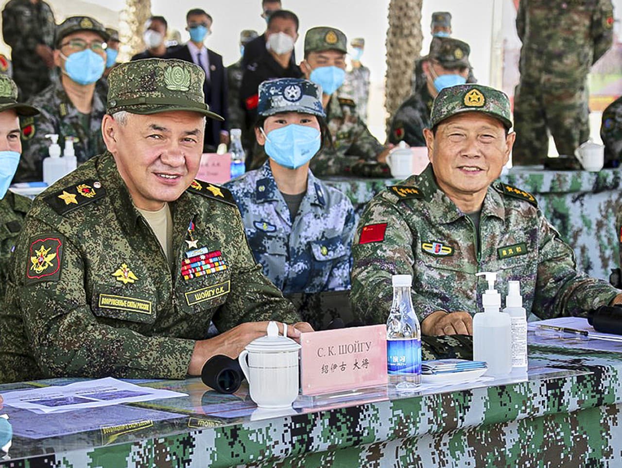 Ruský minister obrany Sergei Shoigu a čínsky minister obrany Wei Fenghe